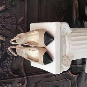 7.5 Taupe Bandolino pumps -Black Tips